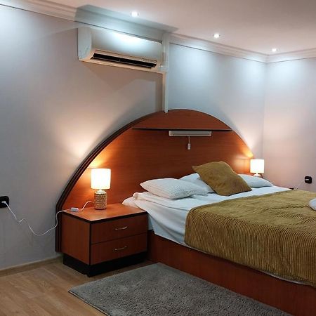 Family Apartman Gyula Exterior foto